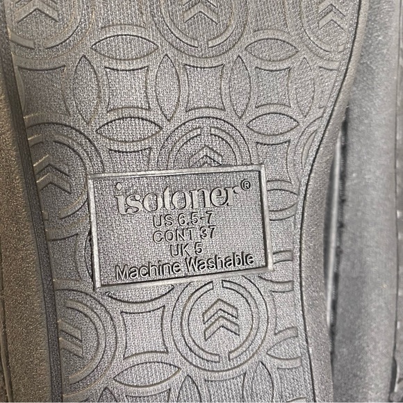 Isotoner signature memory foam machine washable terry knotted slippers black SM - Picture 3 of 4
